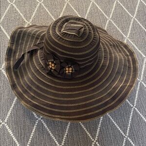 Elegant brown and beige Sun Hat with Floral Accents
